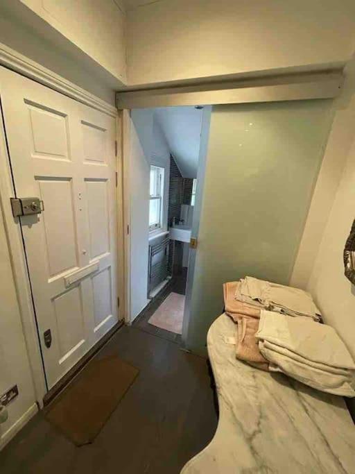 Large Studio Flat In Kensington Londen Buitenkant foto
